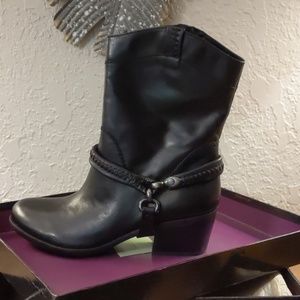 B. Makowsky Black Leather Harness Biker Boots
